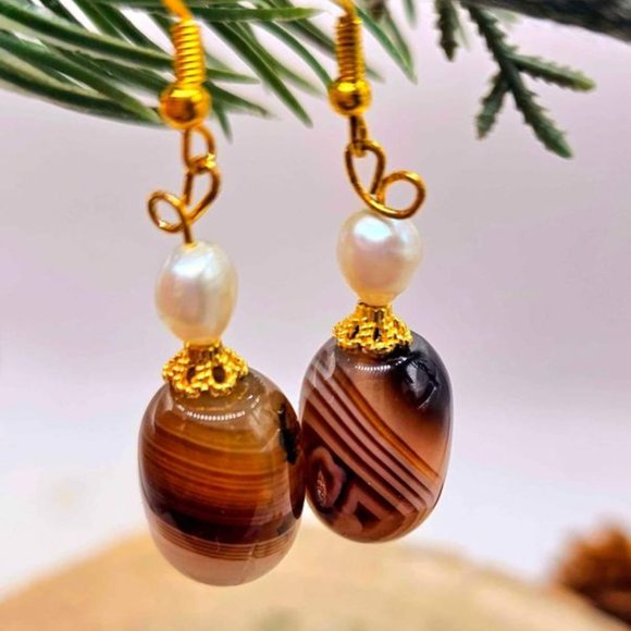 Nature Banded Agate & Pearl Dangle Earring - Picture 10 of 10